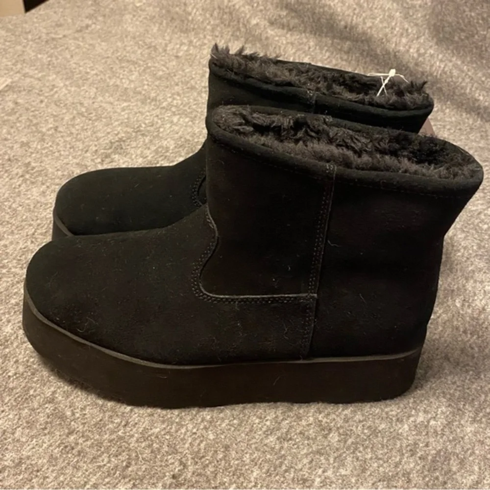 Time And Tru Shoes Boots Women’s Size 8 Wedge Chunky Black Booties Fur Lined New